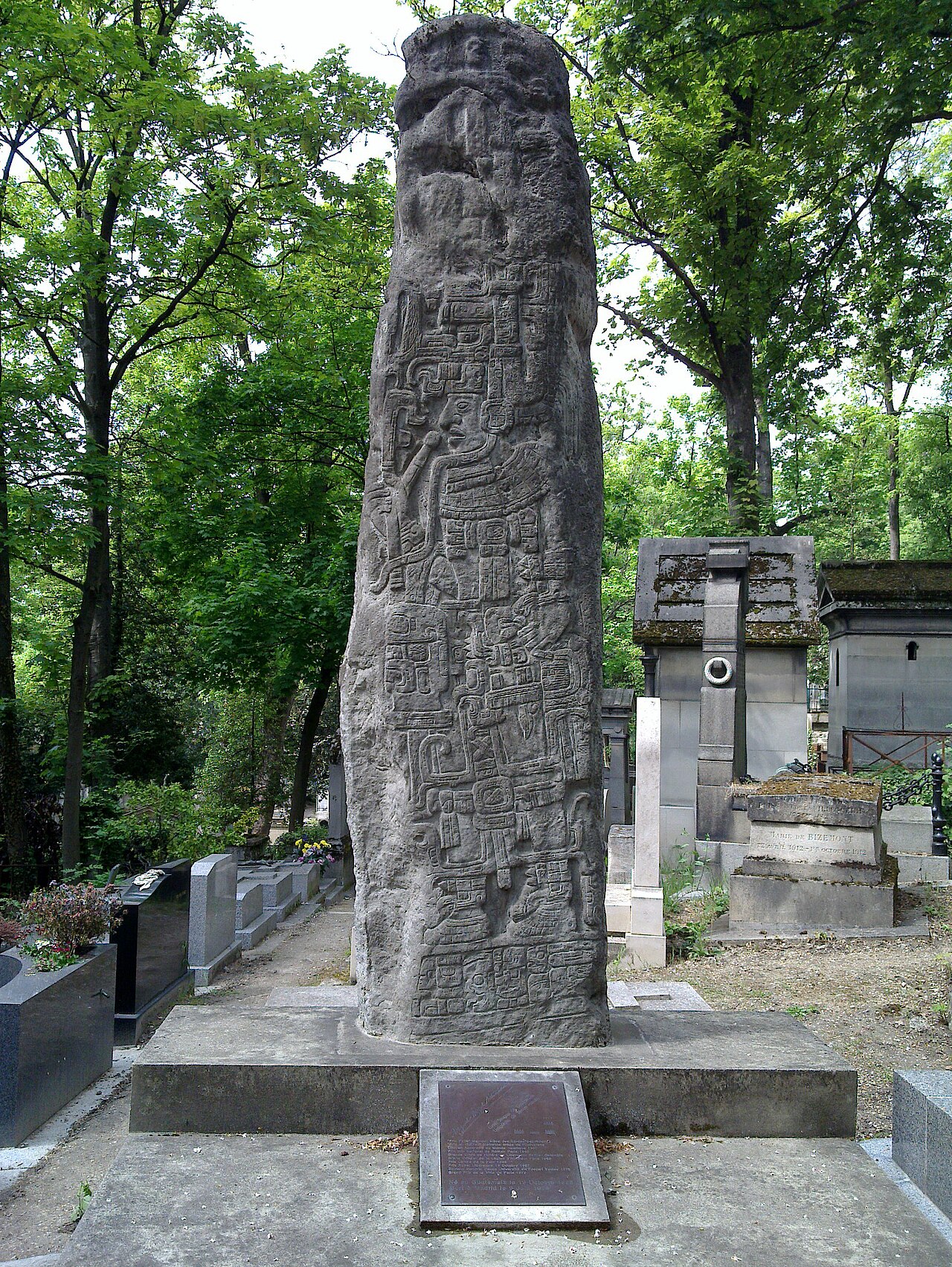 Tombe de Miguel Ángel Asturias