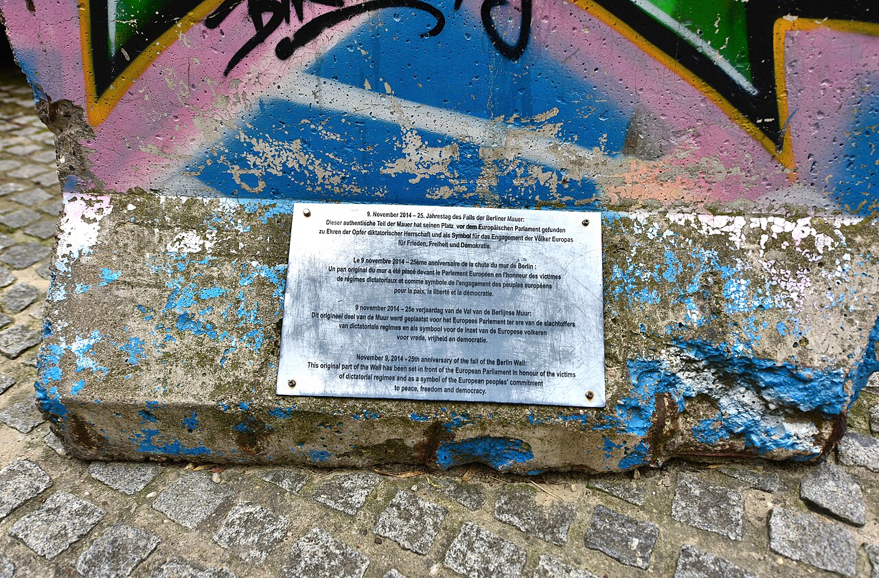 Piece of Berlin Wall fotoğrafı