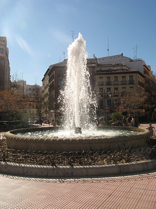 Fuente plaza de Olavide