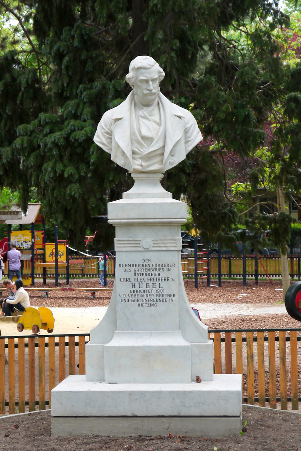 Persönlichkeitsdenkmal Carl Alexander Freiherr von Hügel