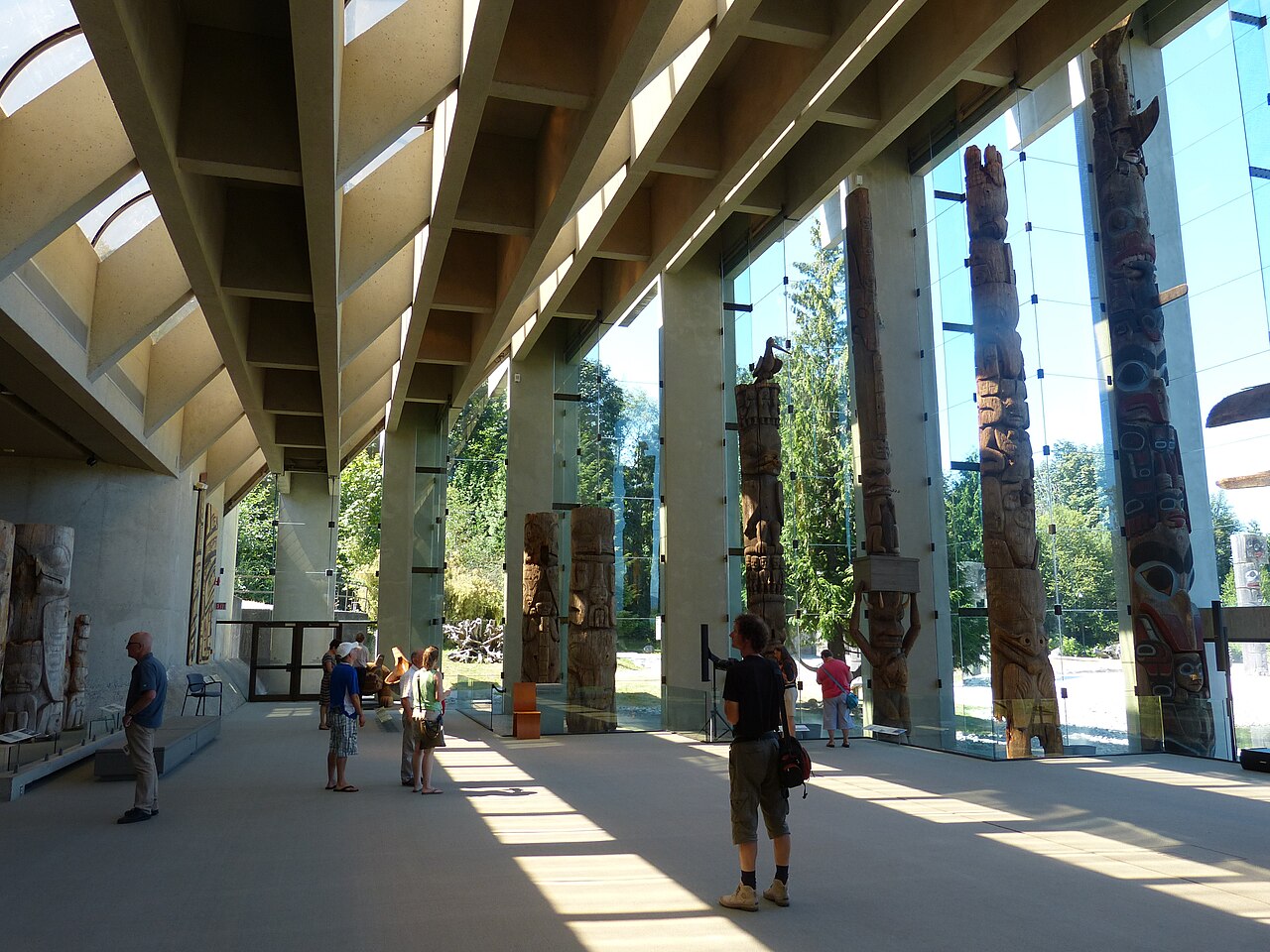Haida Eagle and Frog Totem Pole fotoğrafı