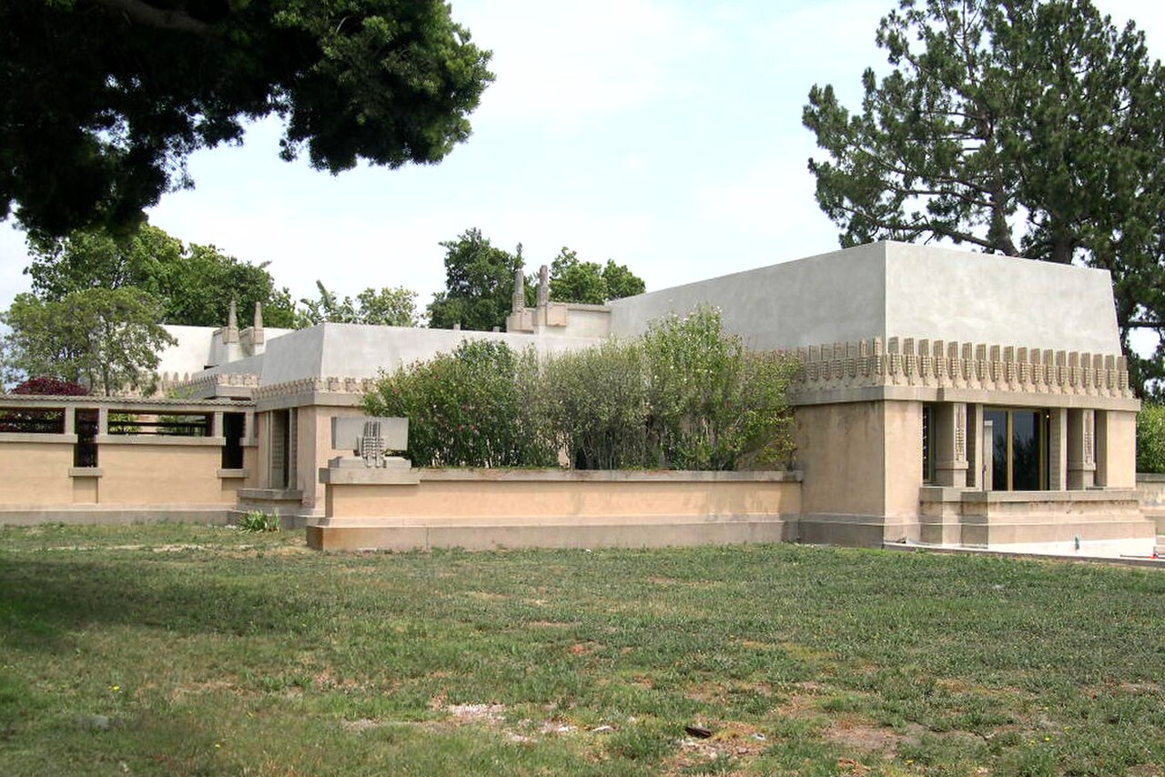 Hollyhock Evi