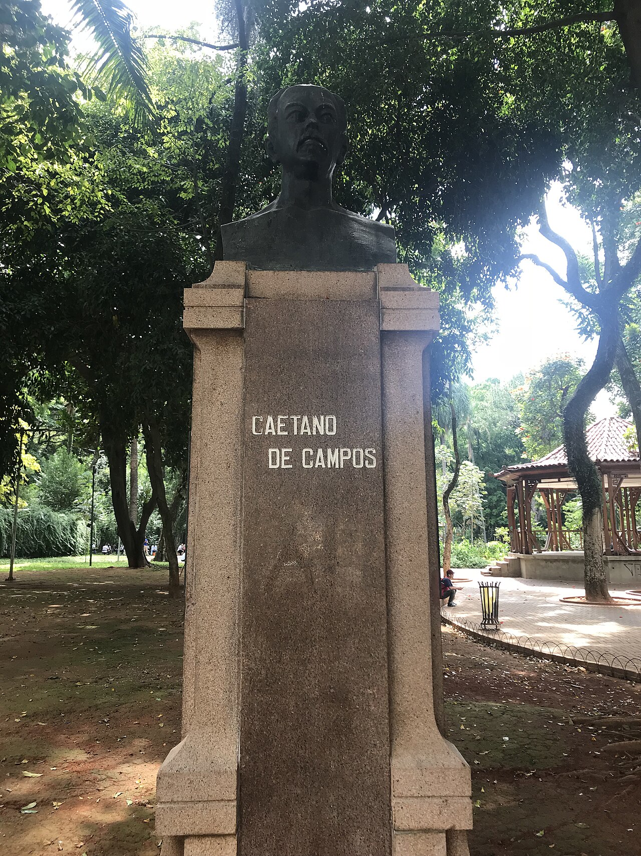 Totem a Bernardino de Campos et al.의 사진