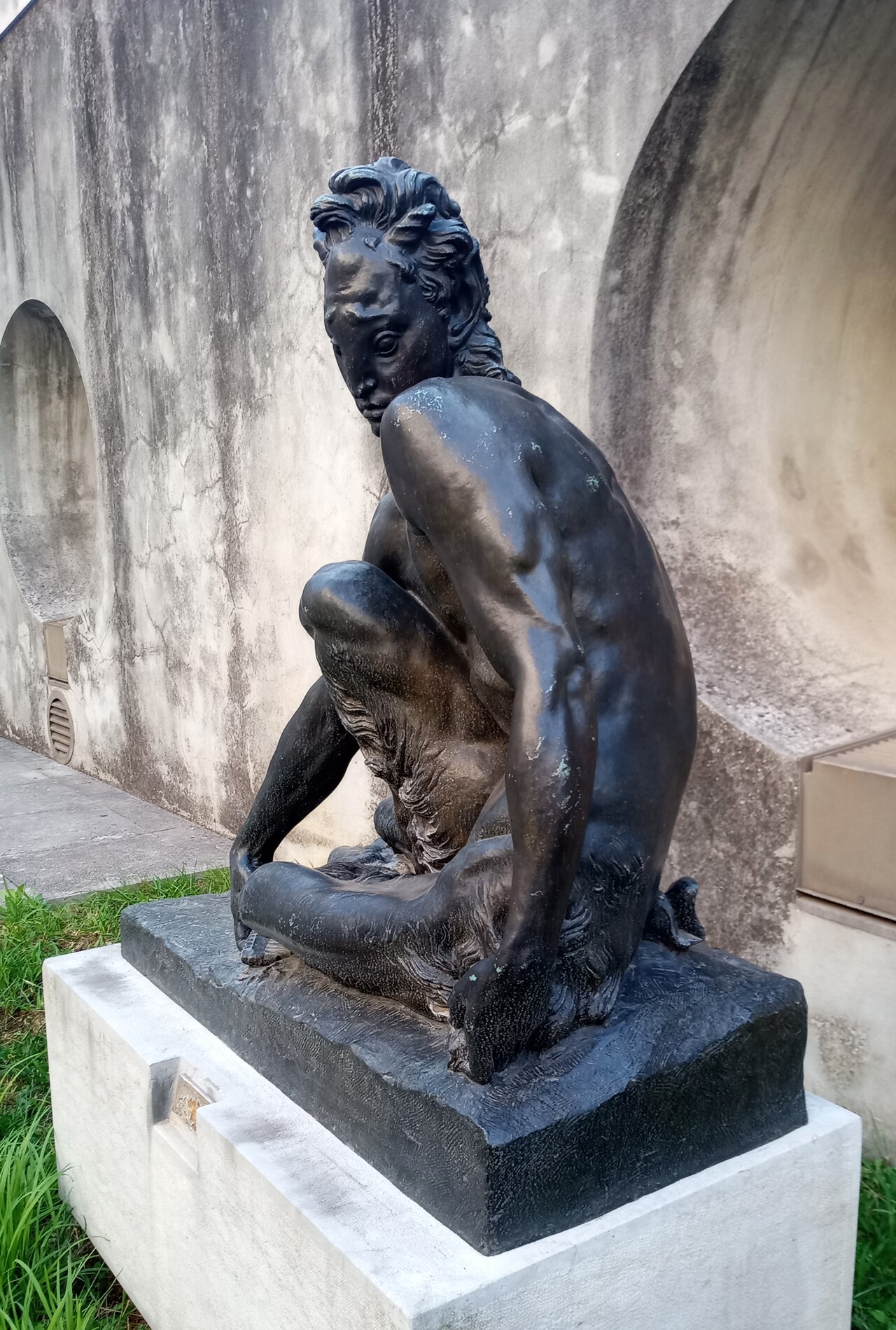 A photograph of Museu Nacional de Arte Contemporânea (MNAC)