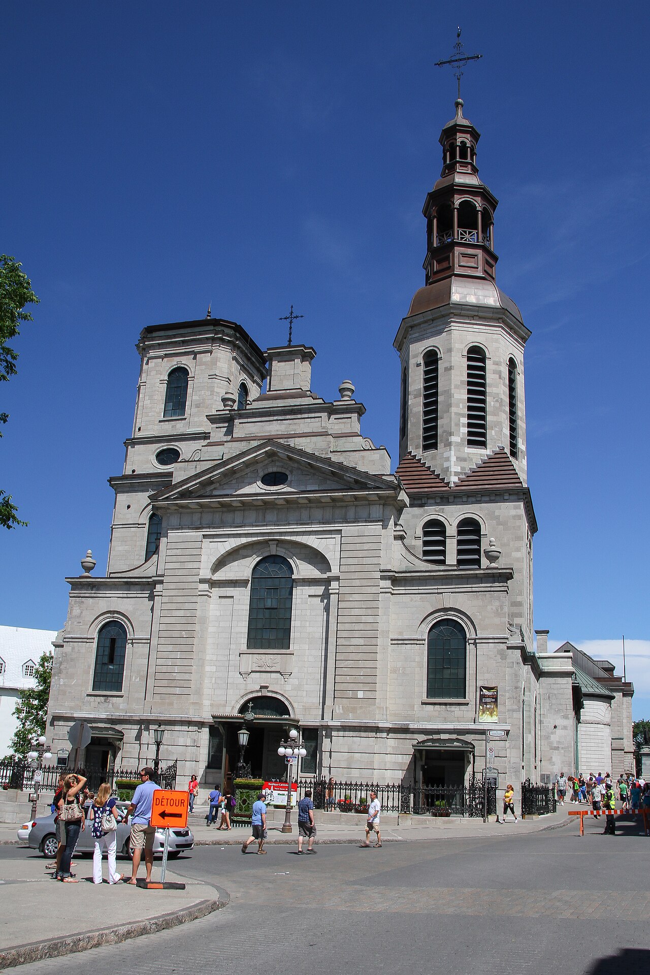 Notre-Dame Bazilikası-Katedrali