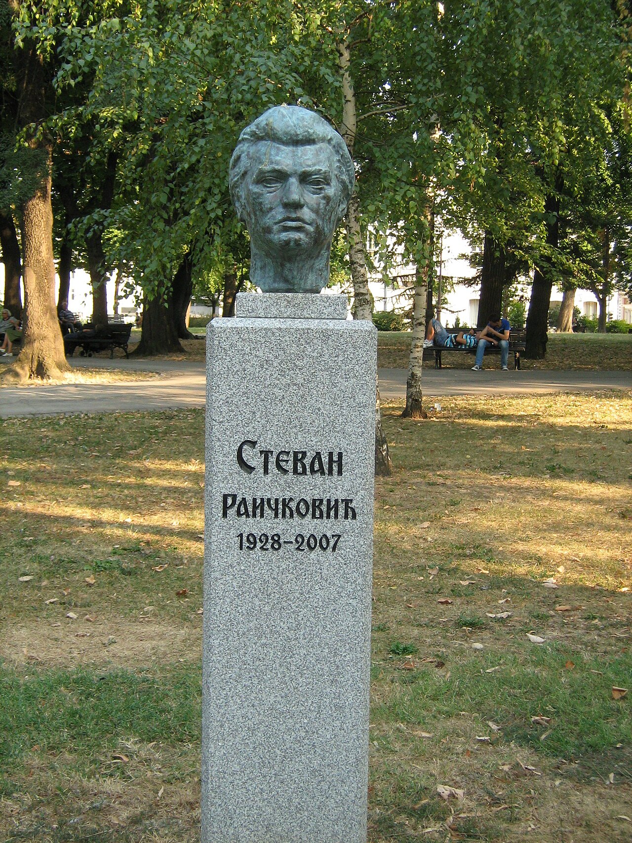 Buste de Stevan Raičković