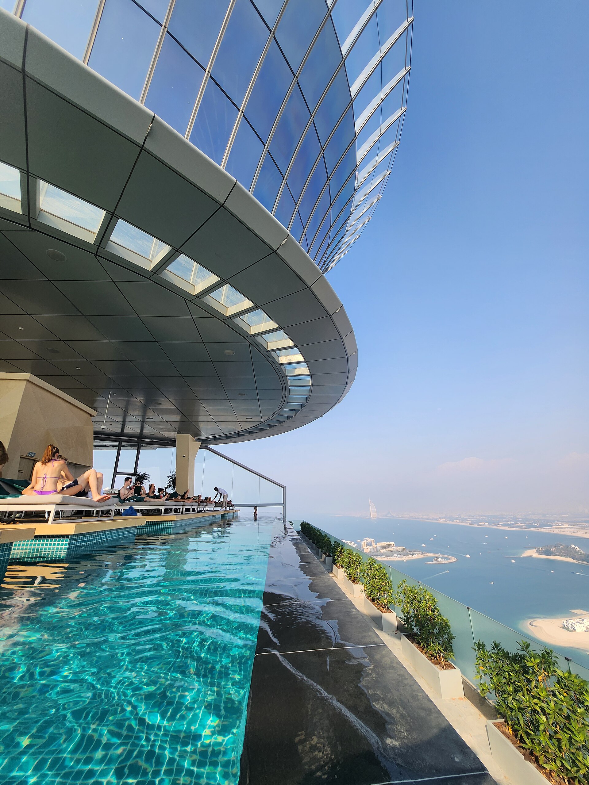 Aura Skypool의 사진