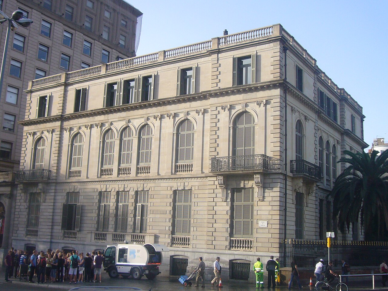 Une photographie de palais Robert