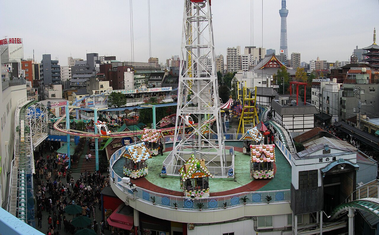 A photograph of Hanayashiki