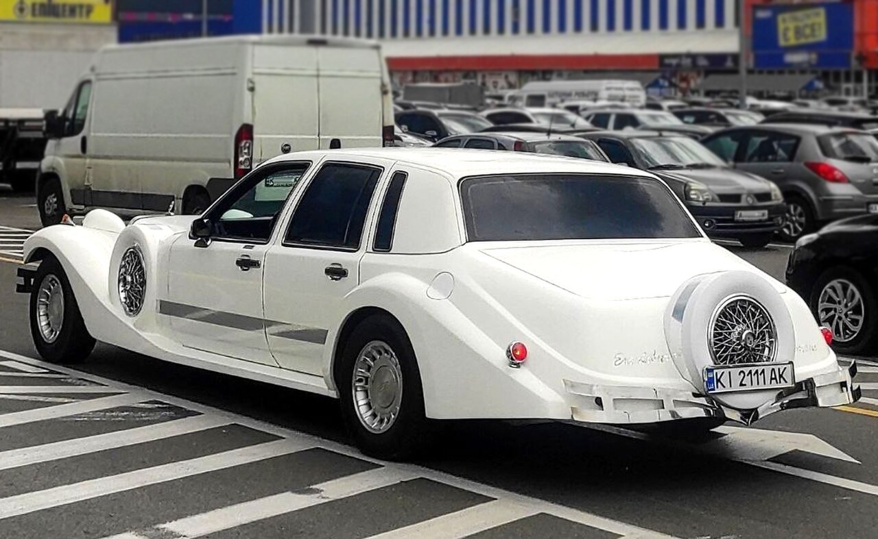 A photograph of Auto