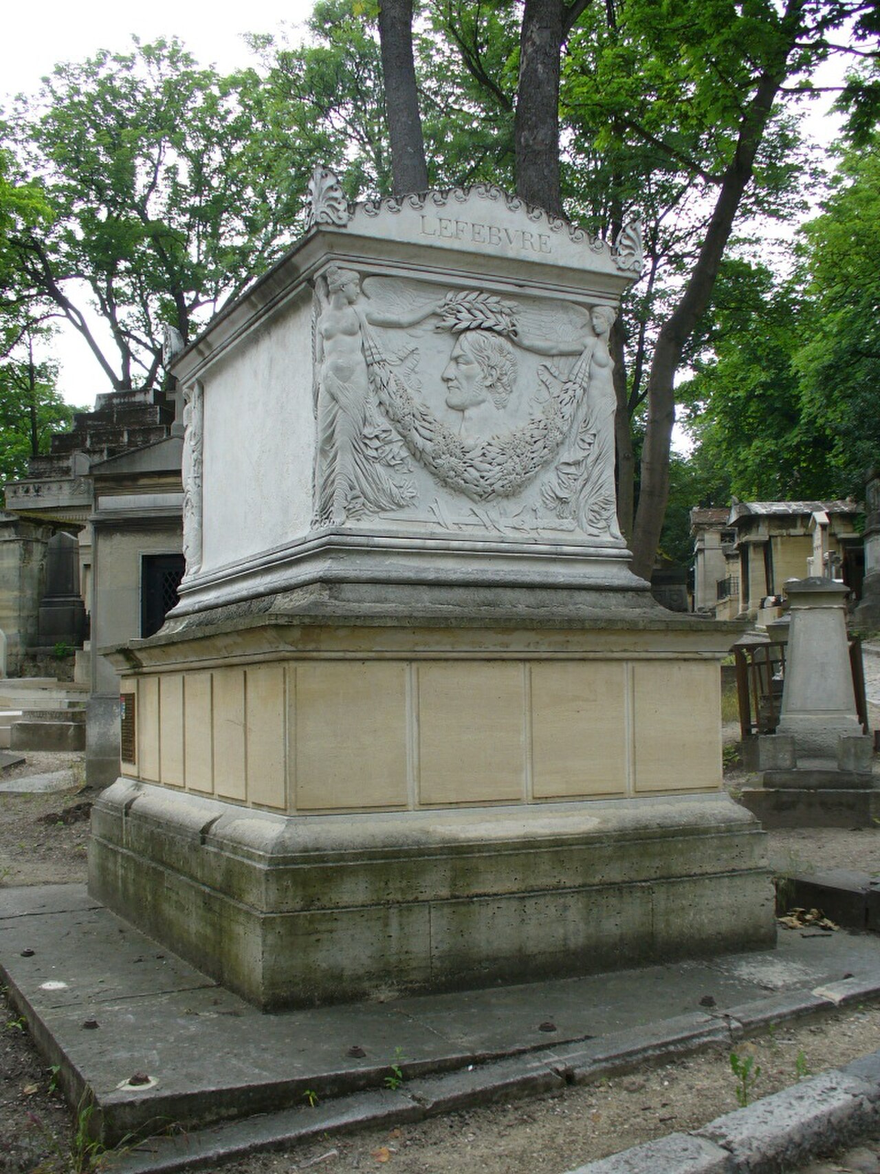 François-Joseph Lefebvre'nin Mezarı