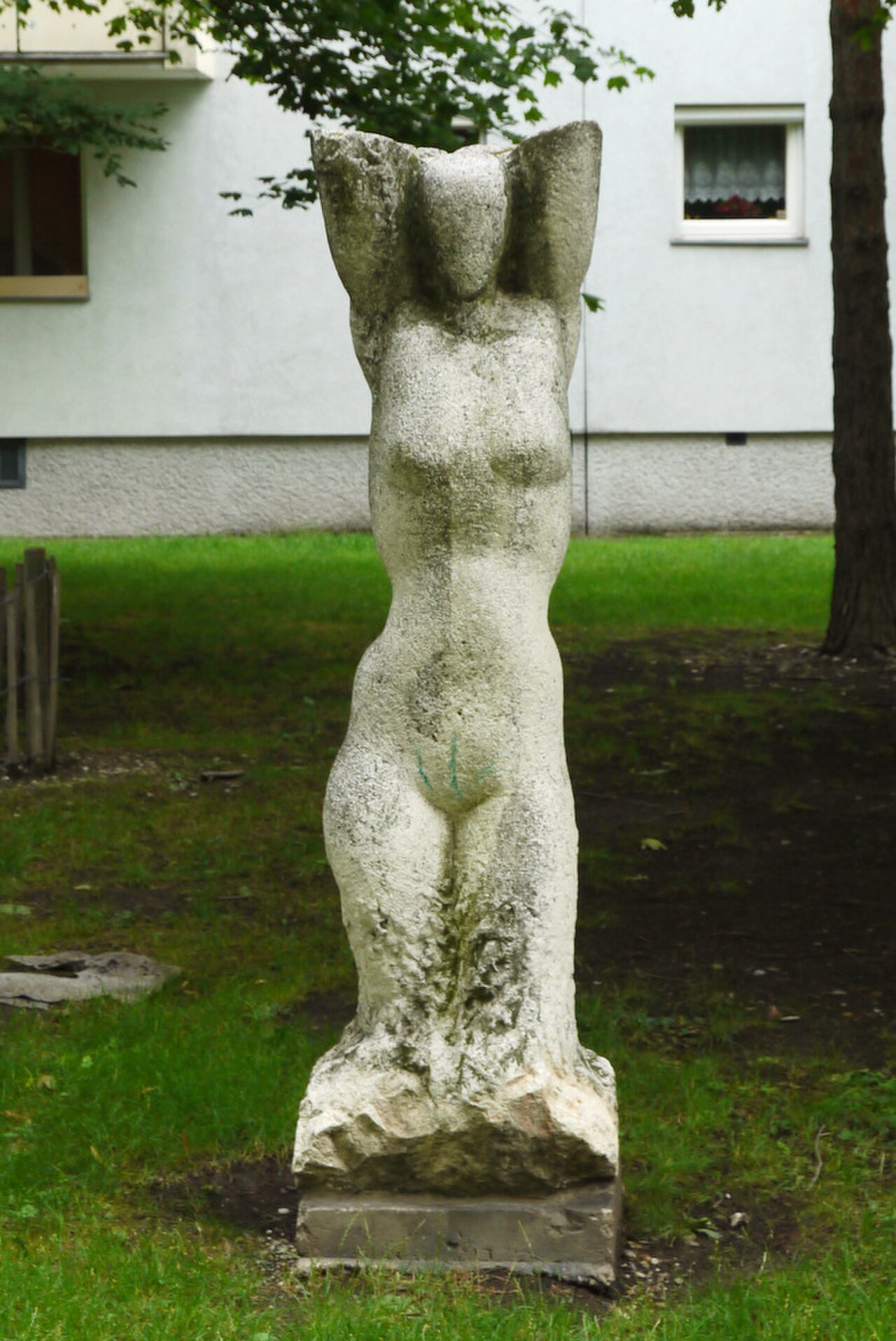 Scultura «Torso femminile» di Alfred Czerny