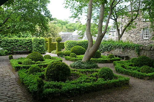 Dunbar’s Close Garden