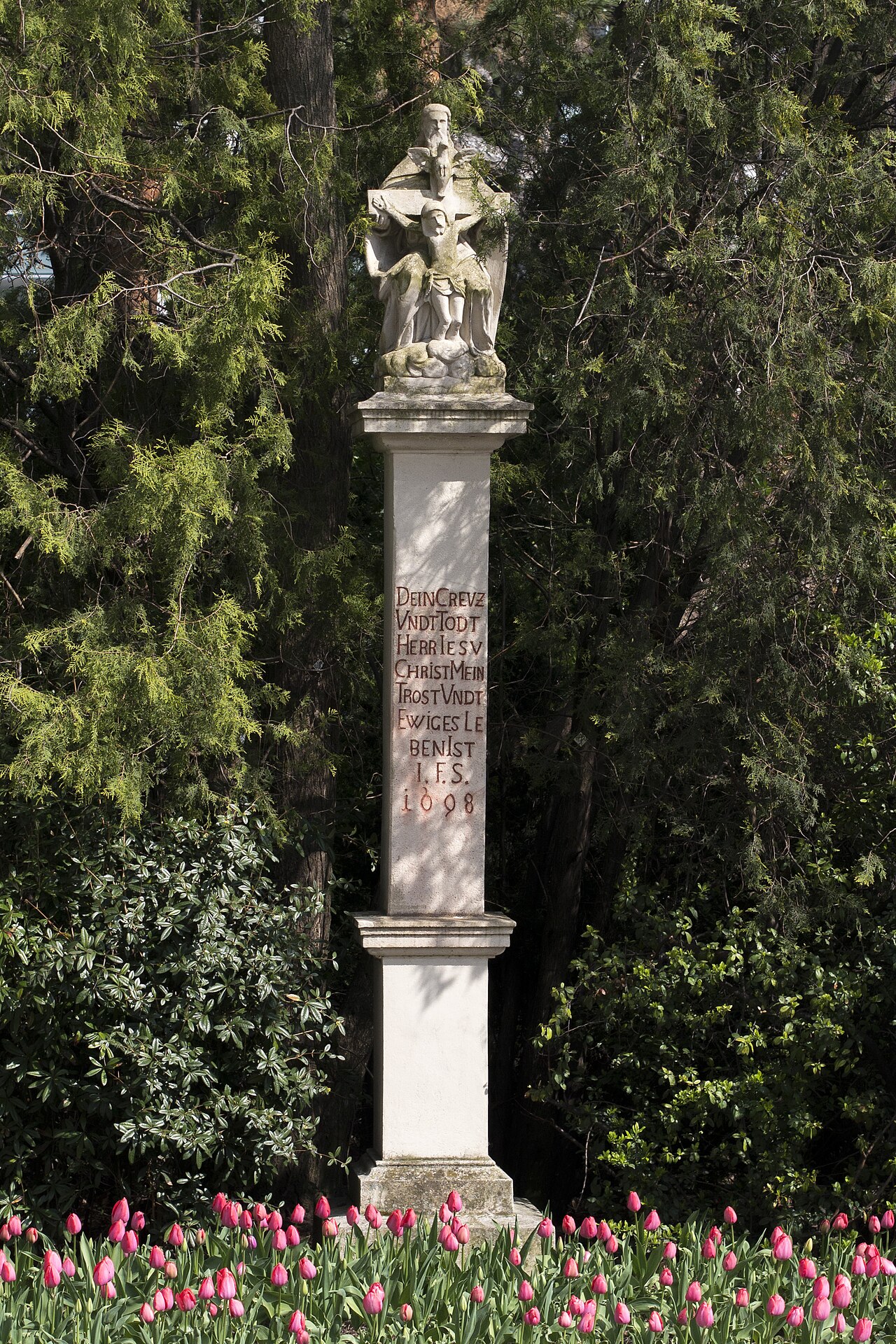 Columna de la Trinidad, parque Karl-Kantner