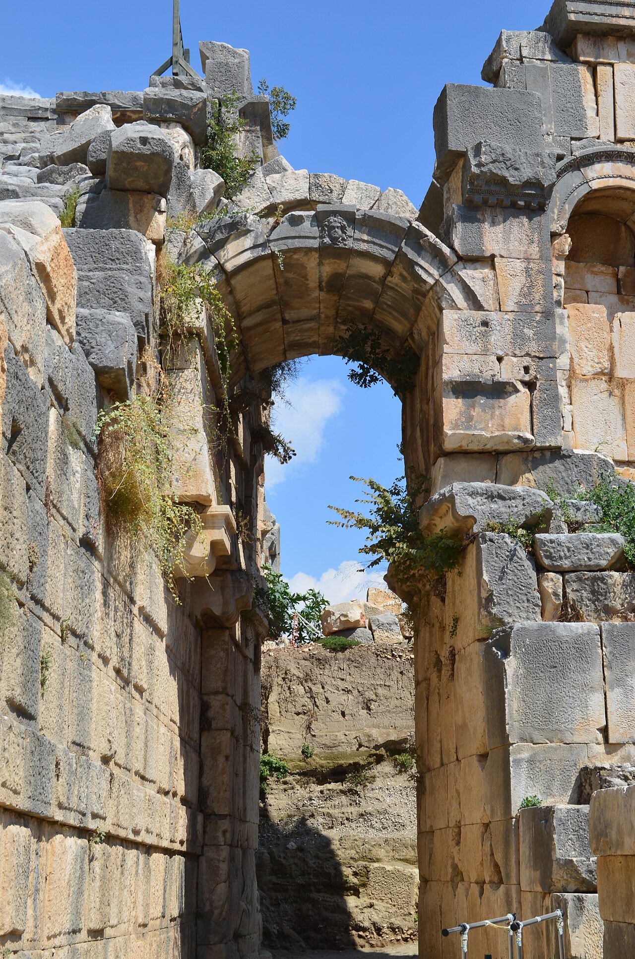 صورة المسرح القديم في ميرا