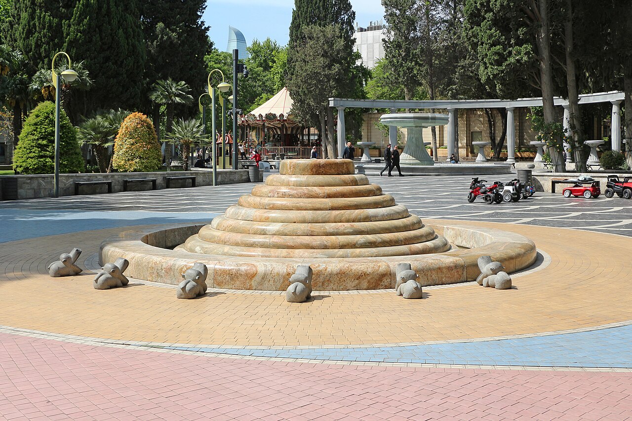 Une photographie de Fəvvarələr Meydanı