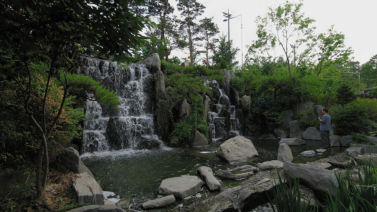 Una fotografía de 장충단공원