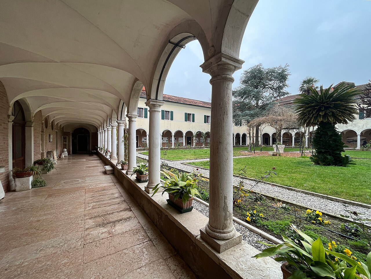 San Lazzaro degli Armeni Manastırı'nın Manastır Avlusu fotoğrafı