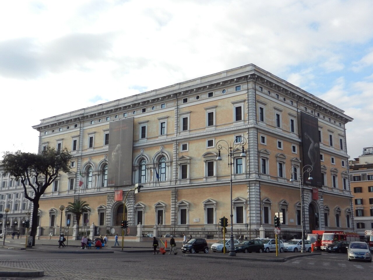 A photograph of Palazzo Massimo alle Terme