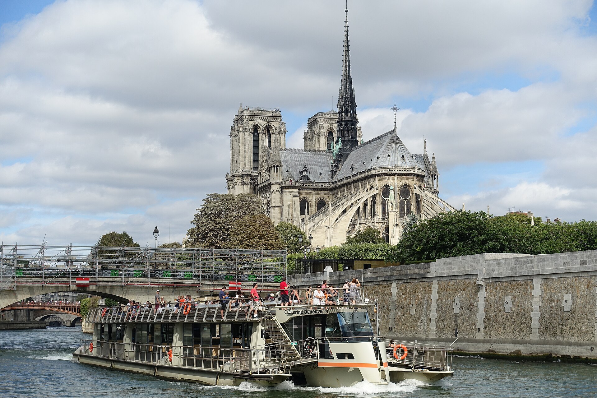 Seine river cruise from the Eiffel Tower