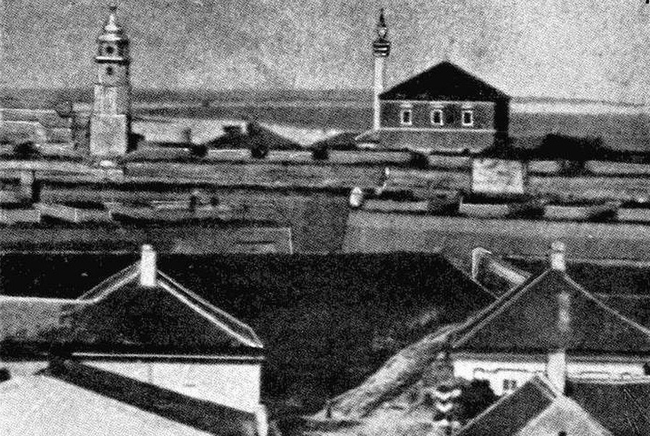 بقايا مسجد السلطان محمود الأول ومبنى الحرس الرئيسي