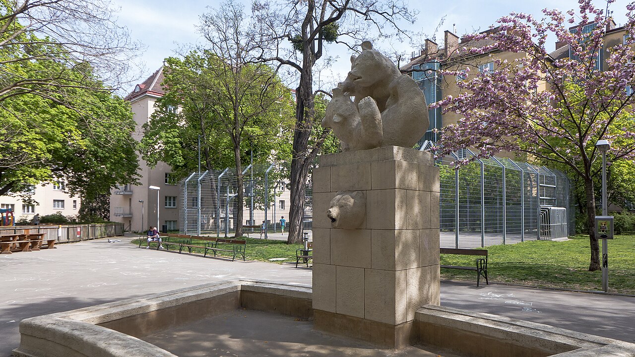 «Bärenbrunnen», de Franz Barwig el Joven, parque Dr.-Karl-Landsteiner