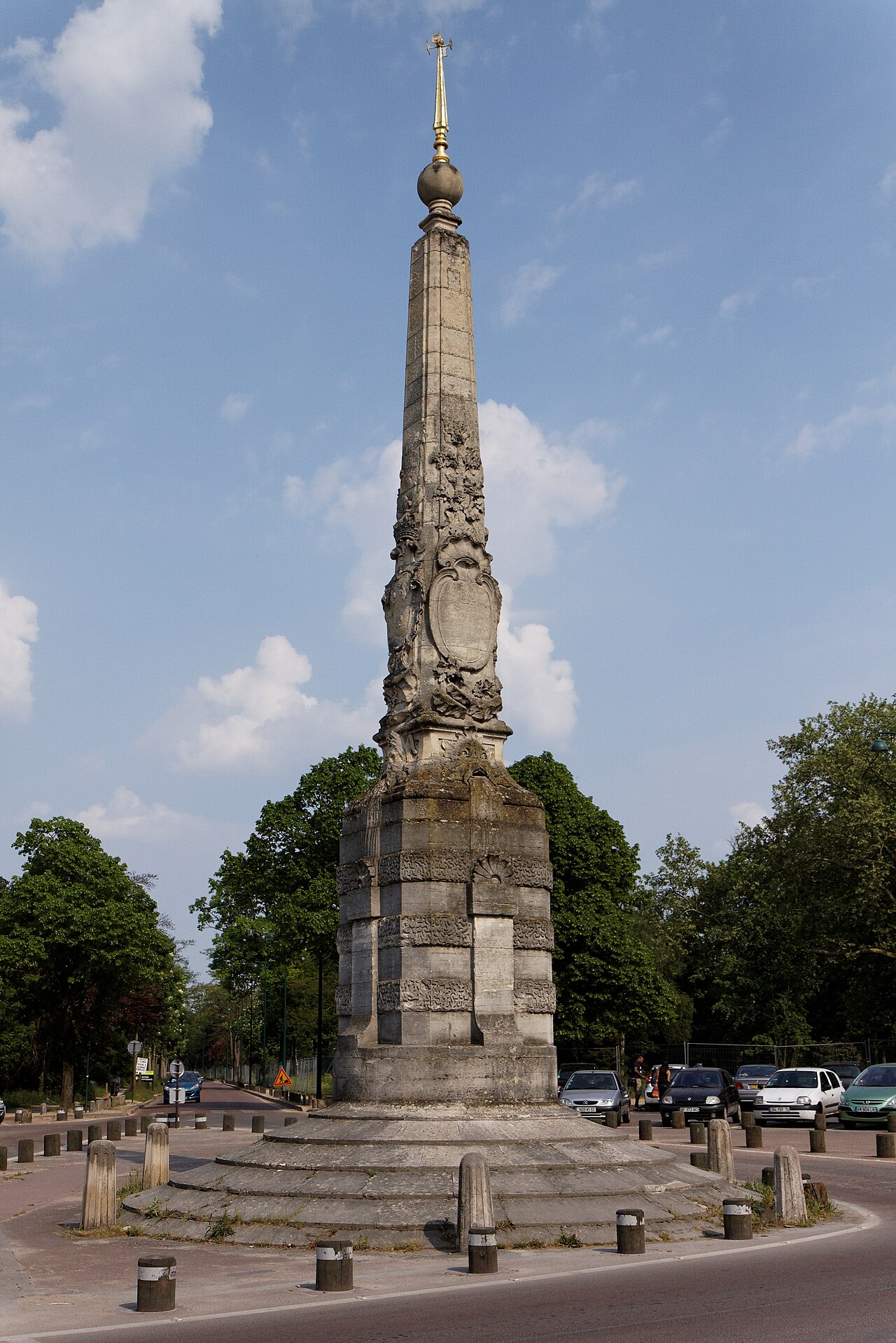 pyramid of bois de Vincennes