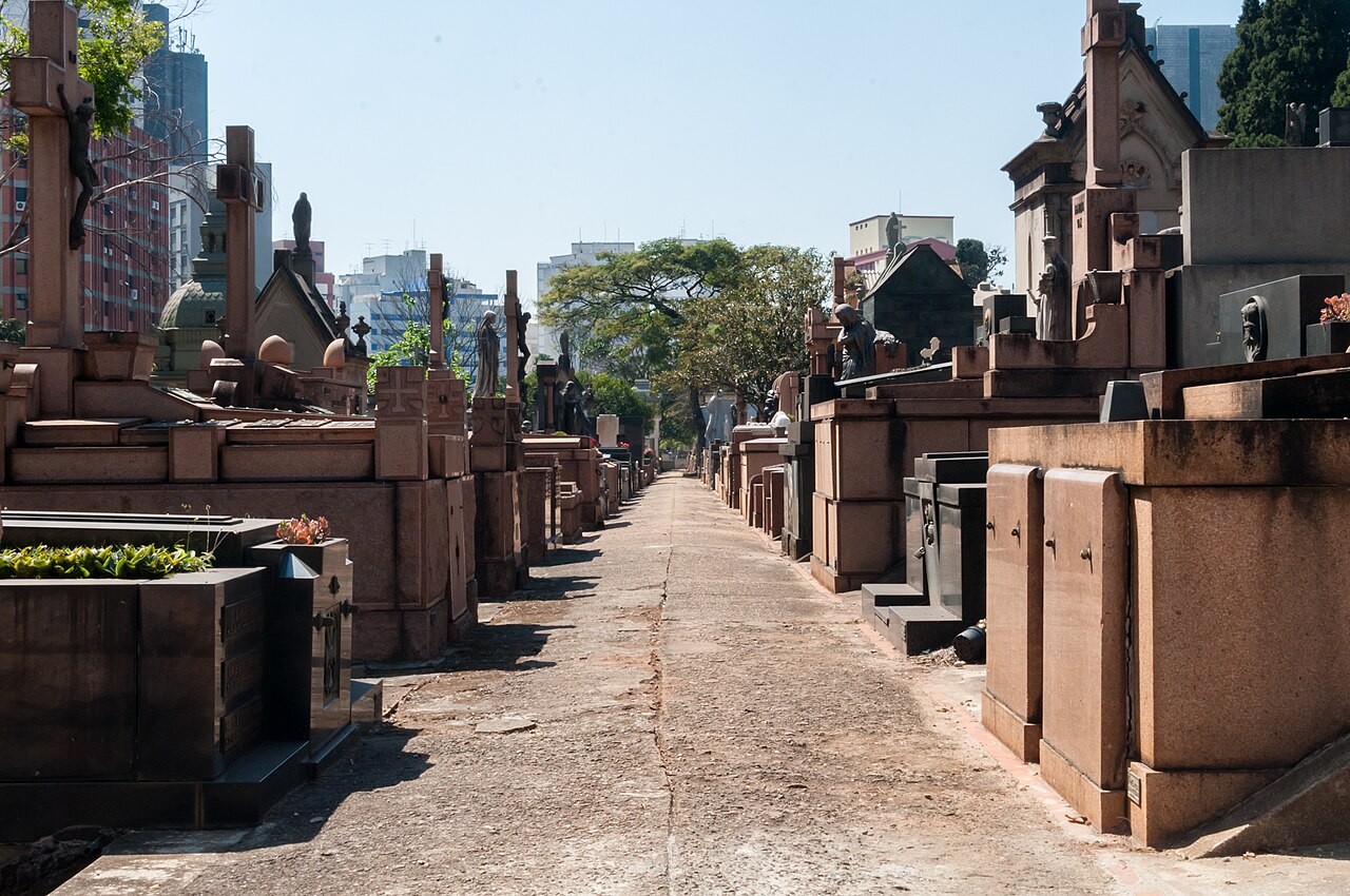 A photograph of Consolação Cemetery
