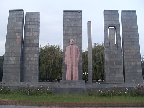 Monumento a Alexander Myasnikyan