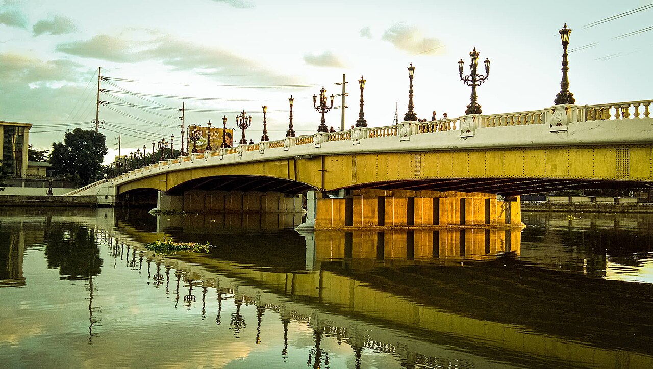 A photograph of Jones Bridge