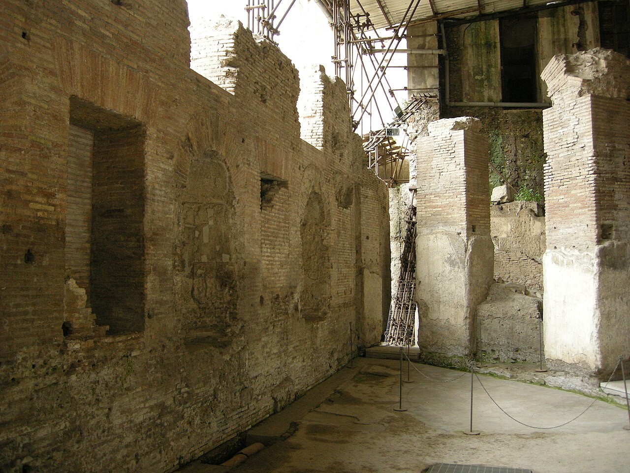 Exedra fotoğrafı