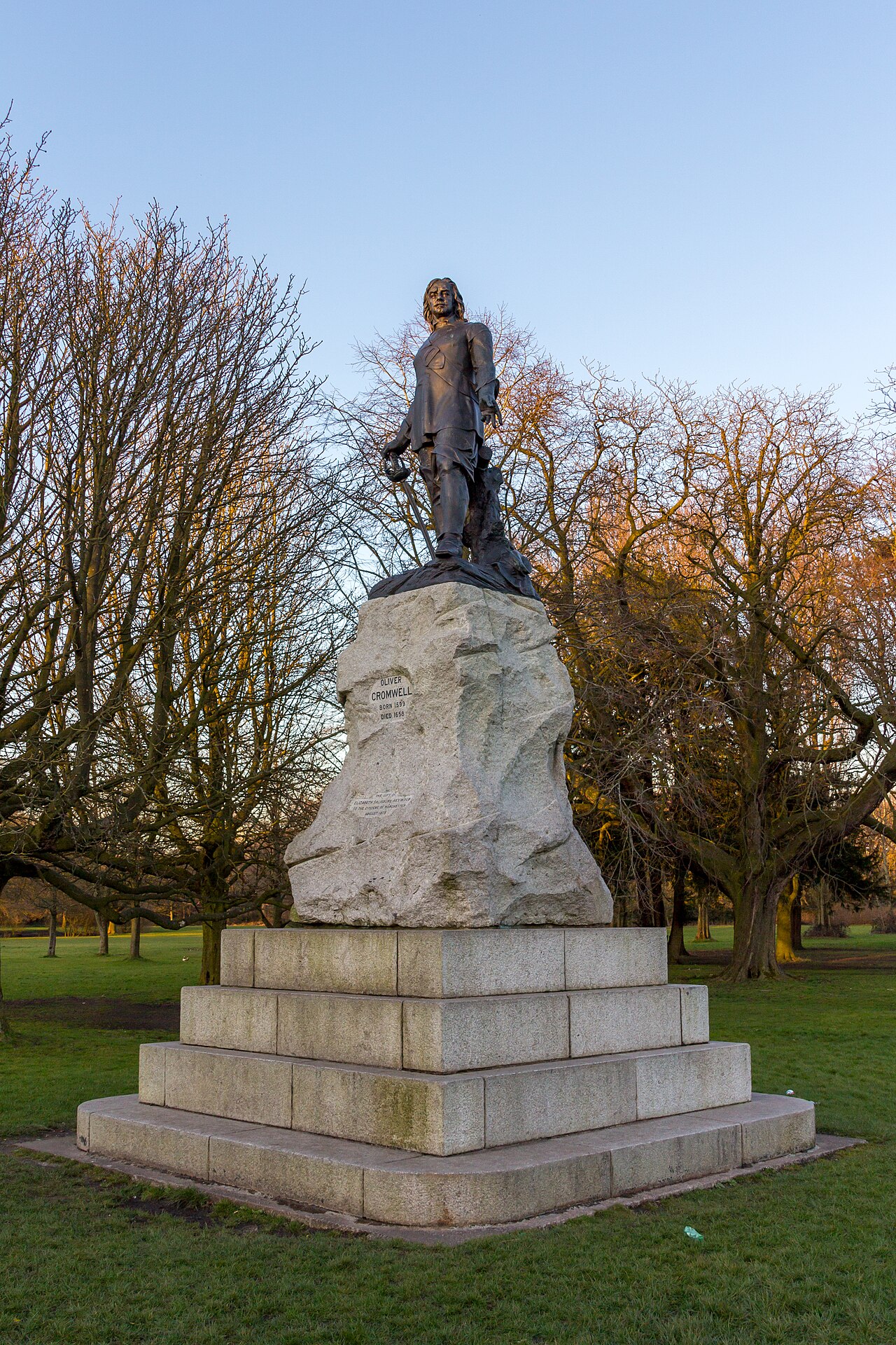Oliver Cromwell Heykeli fotoğrafı