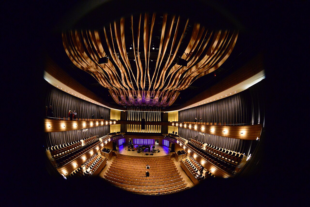Une photographie de Koerner Hall