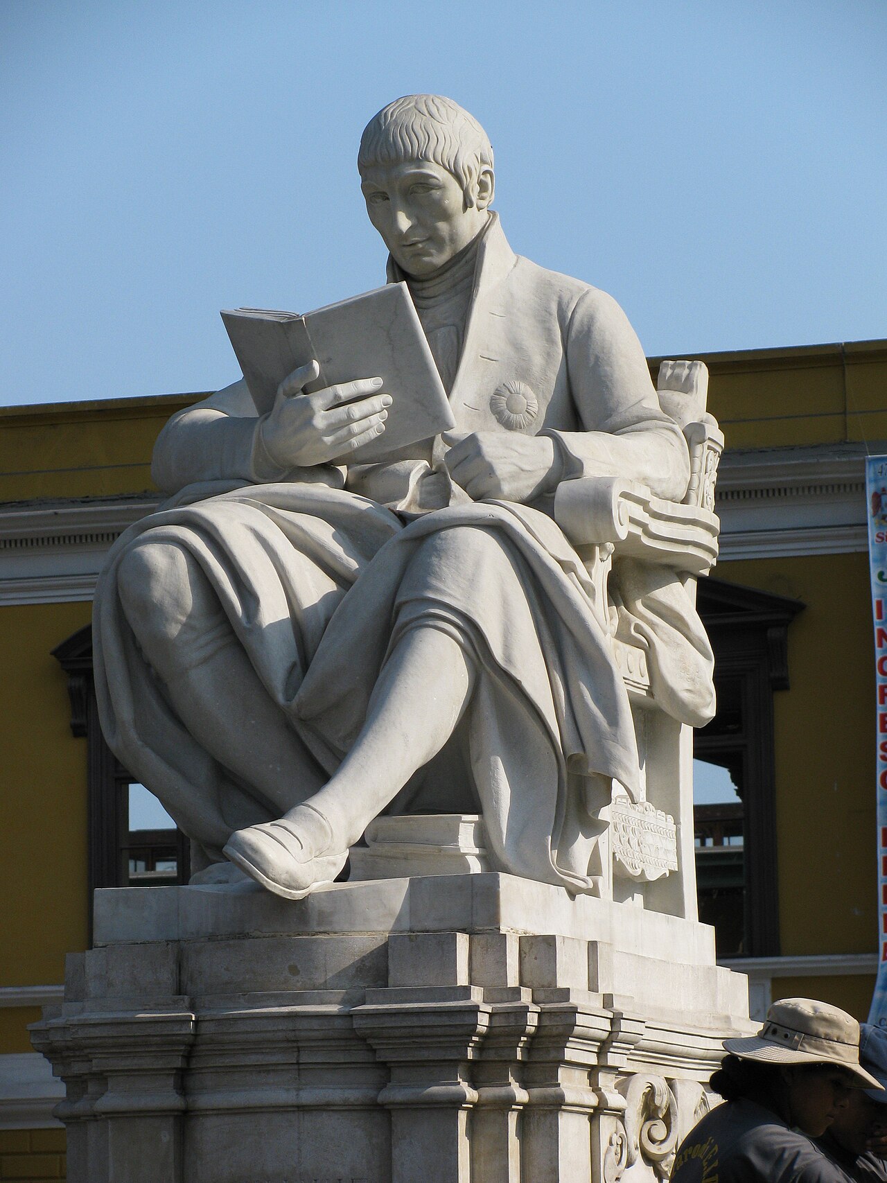 Monument to Hipólito Unanue