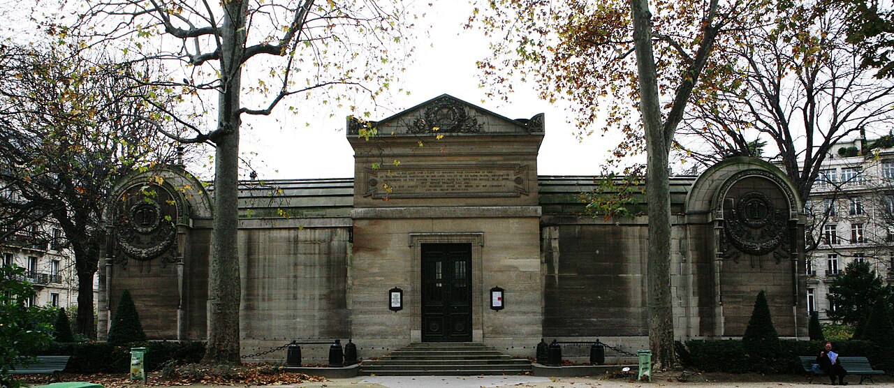A photograph of Chapelle expiatoire