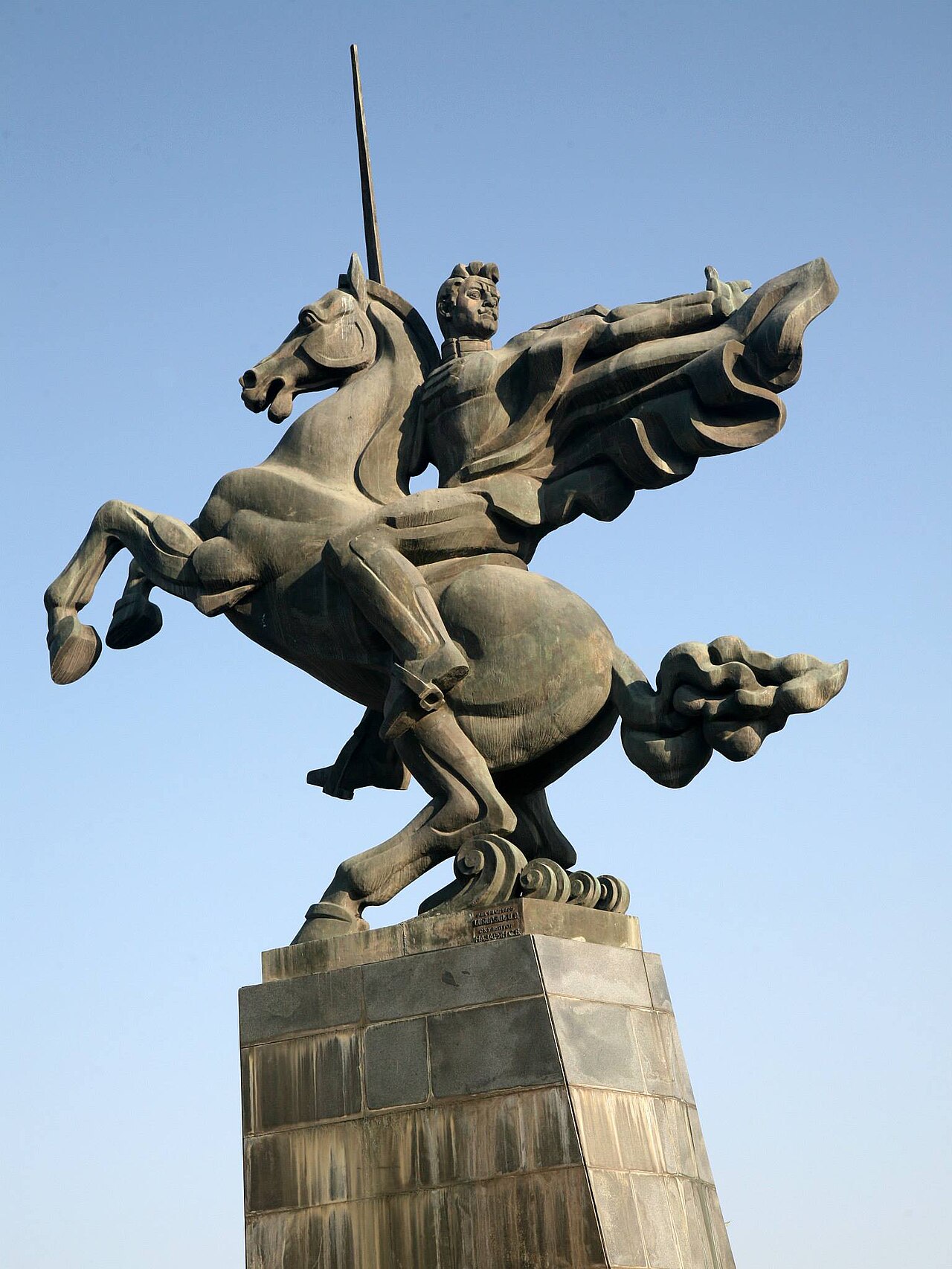 Statua di Hayk Bzhishkyan