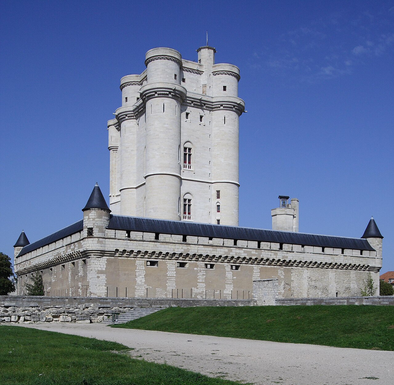 A photograph of Château de Vincennes