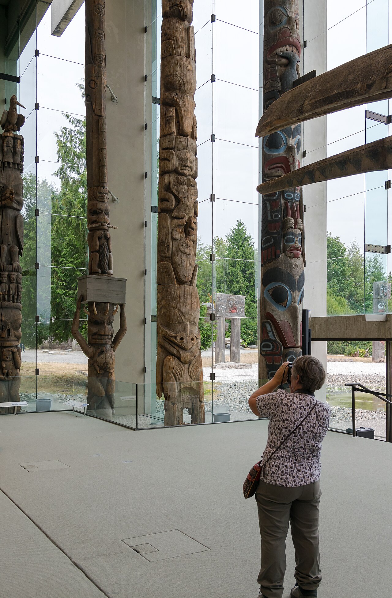 Haida Eagle and Frog Totem Pole fotoğrafı