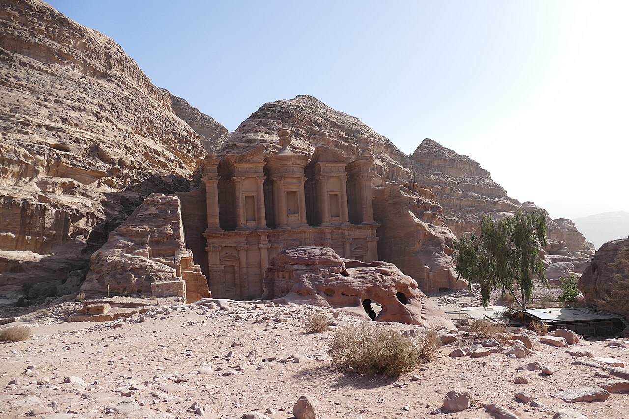 صورة الدير