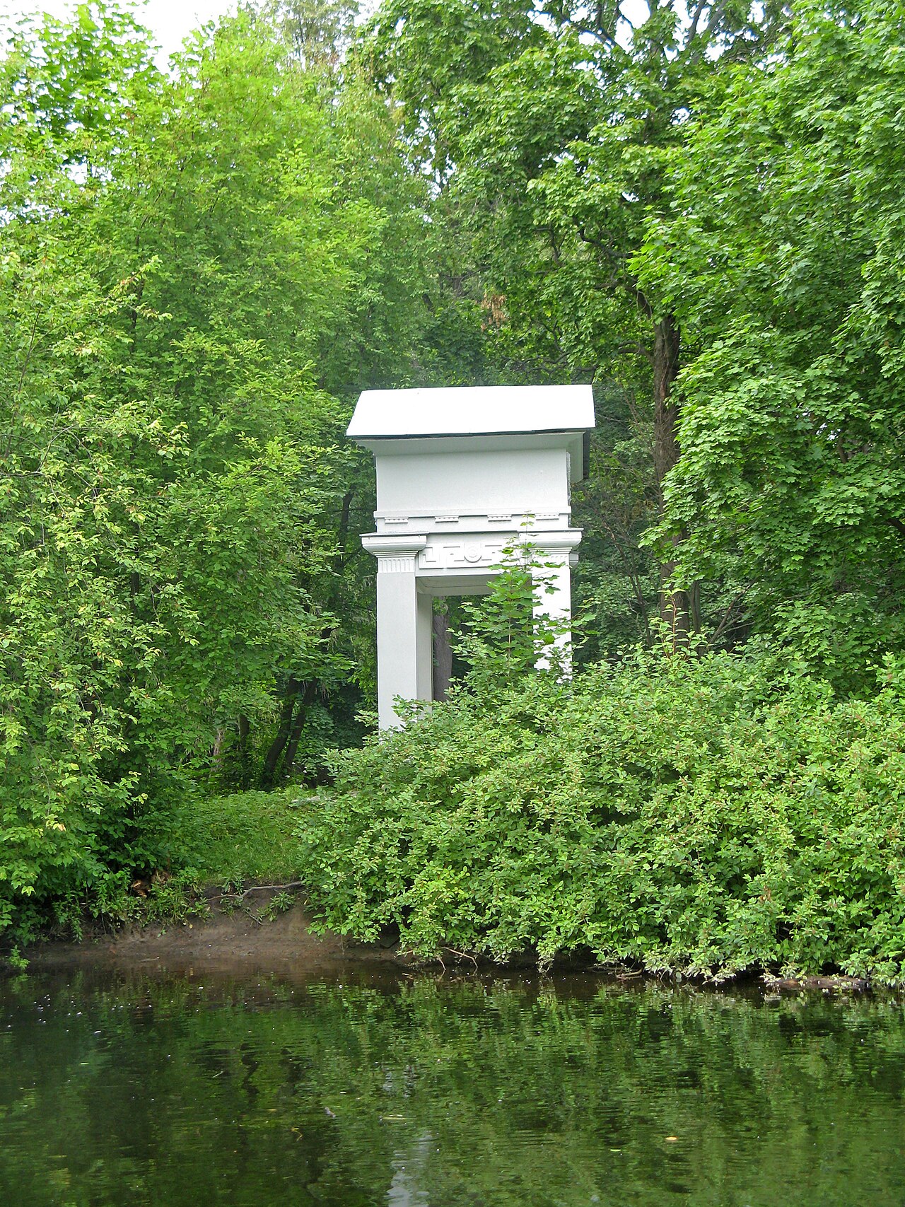 Island-pavilion fotoğrafı