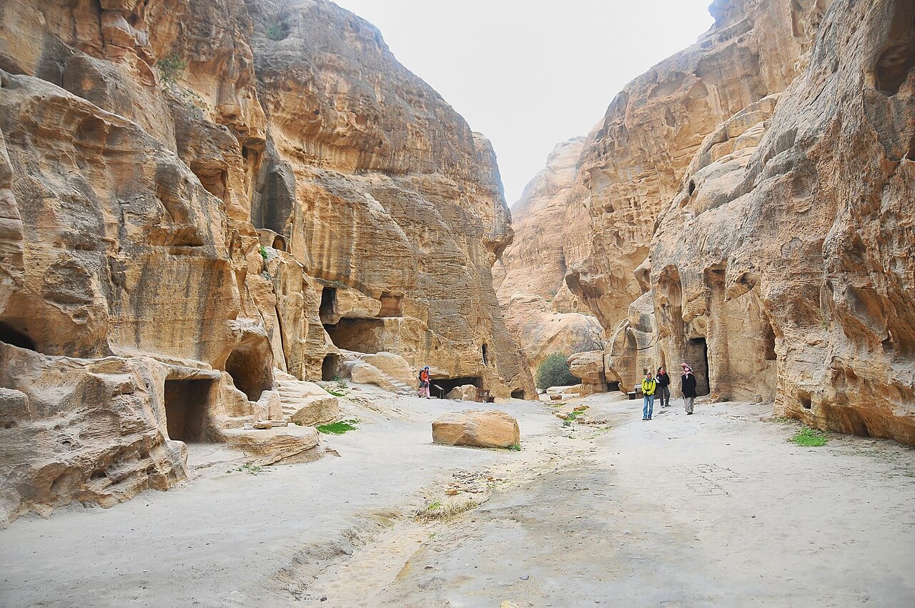 بيضا (معان) أو البتراء الصغيرة