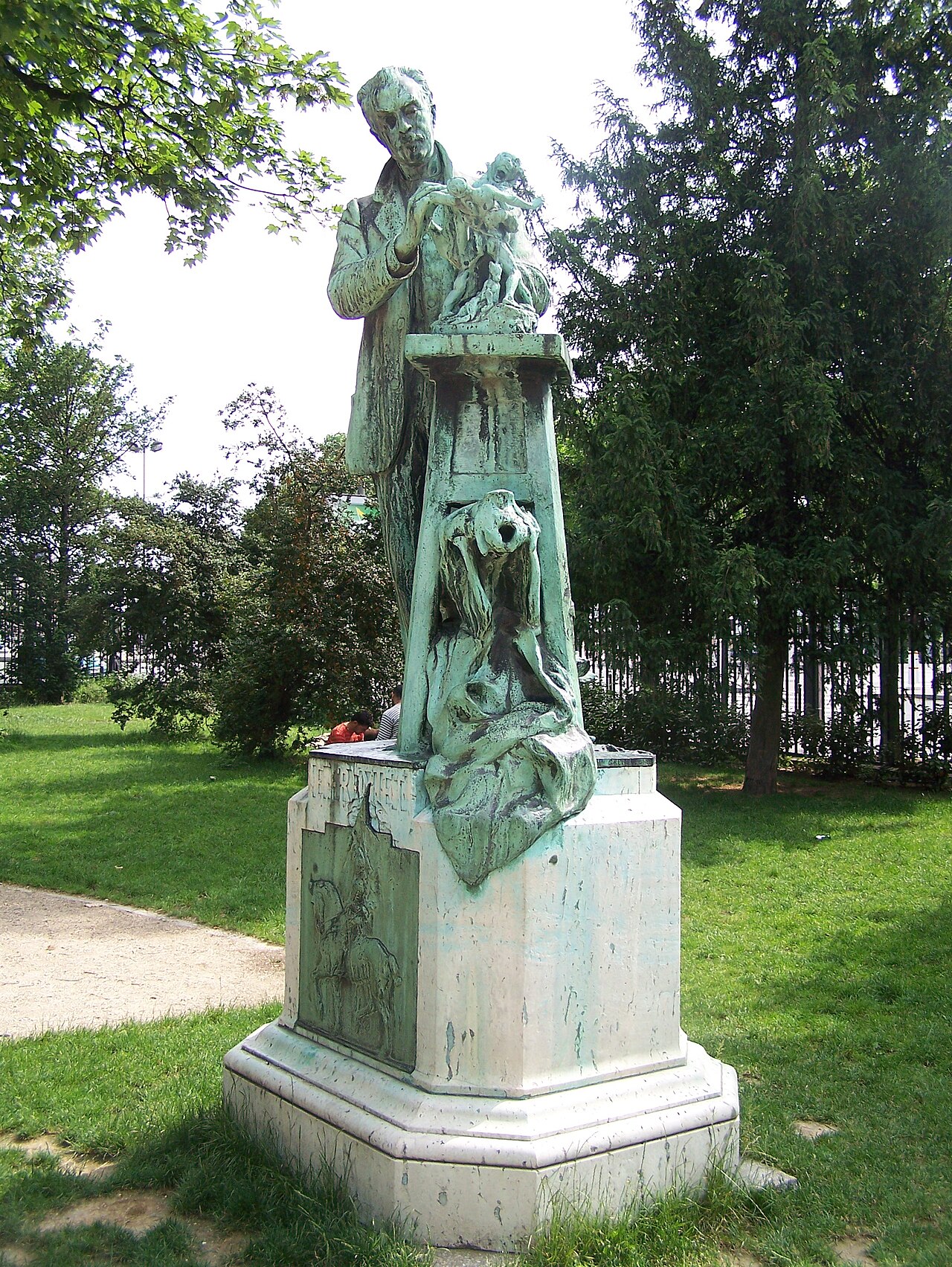 Emmanuel Frémiet Anıtı