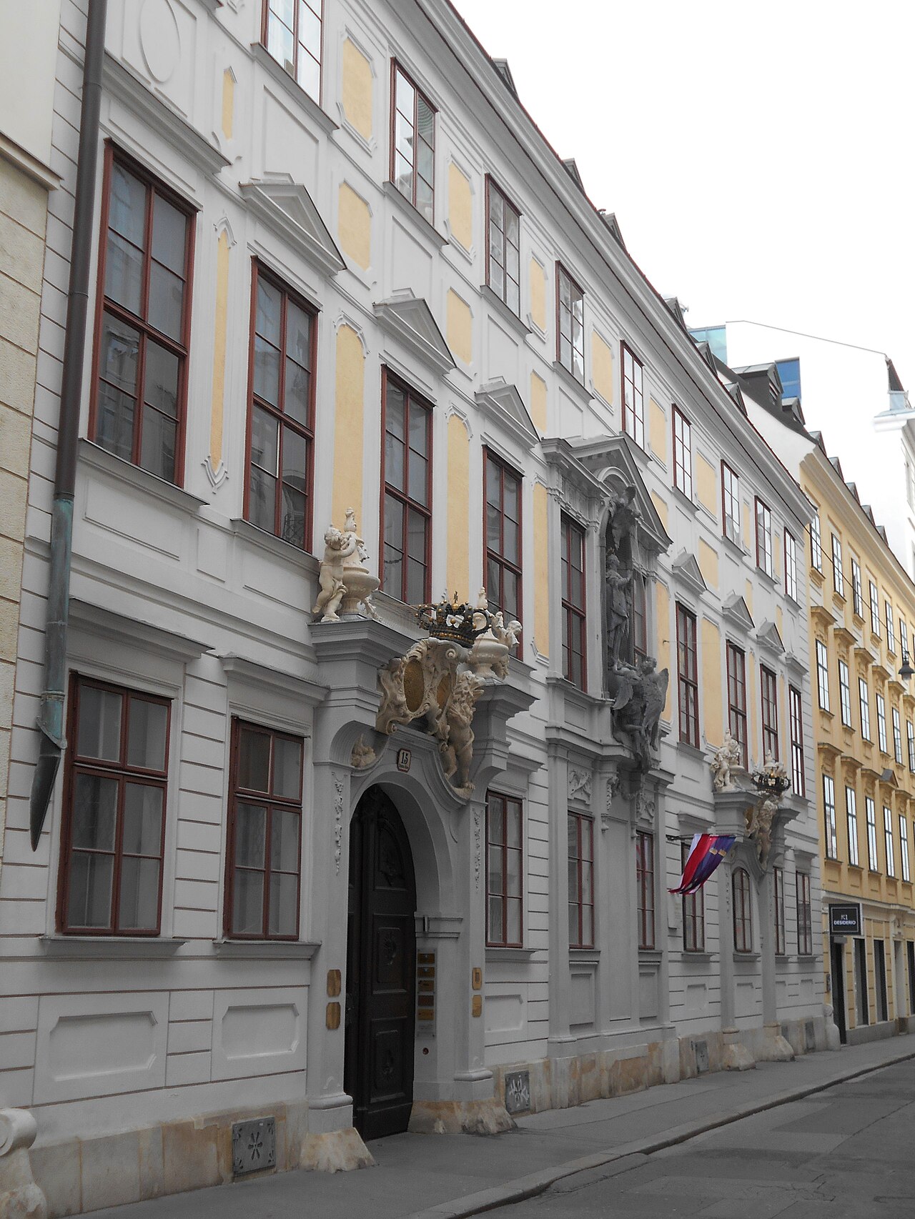 Palacio de la Institución Saboyana de Damas Nobles