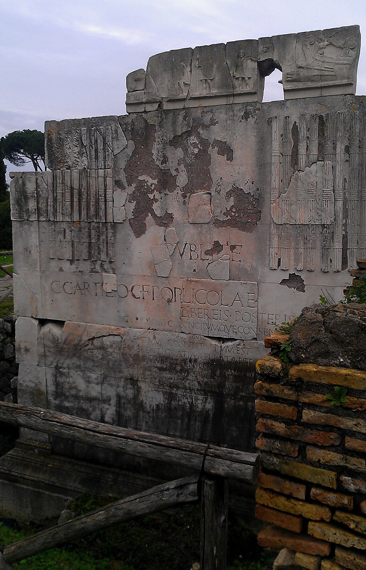 Loggia di Cartilio Poplicola (IV,IX,1)