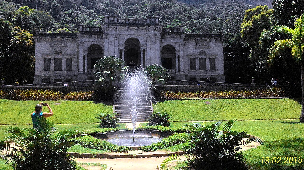 A photograph of Parque Lage