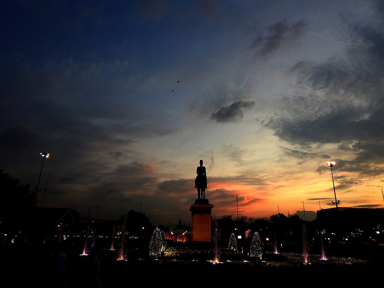 Royal Plaza'daki Kral Rama V'nin Atlı Heykeli (Dusit Sarayı) fotoğrafı