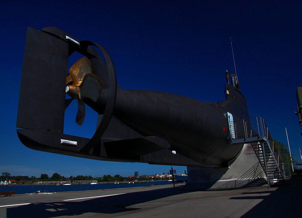A photograph of HDMS Sælen