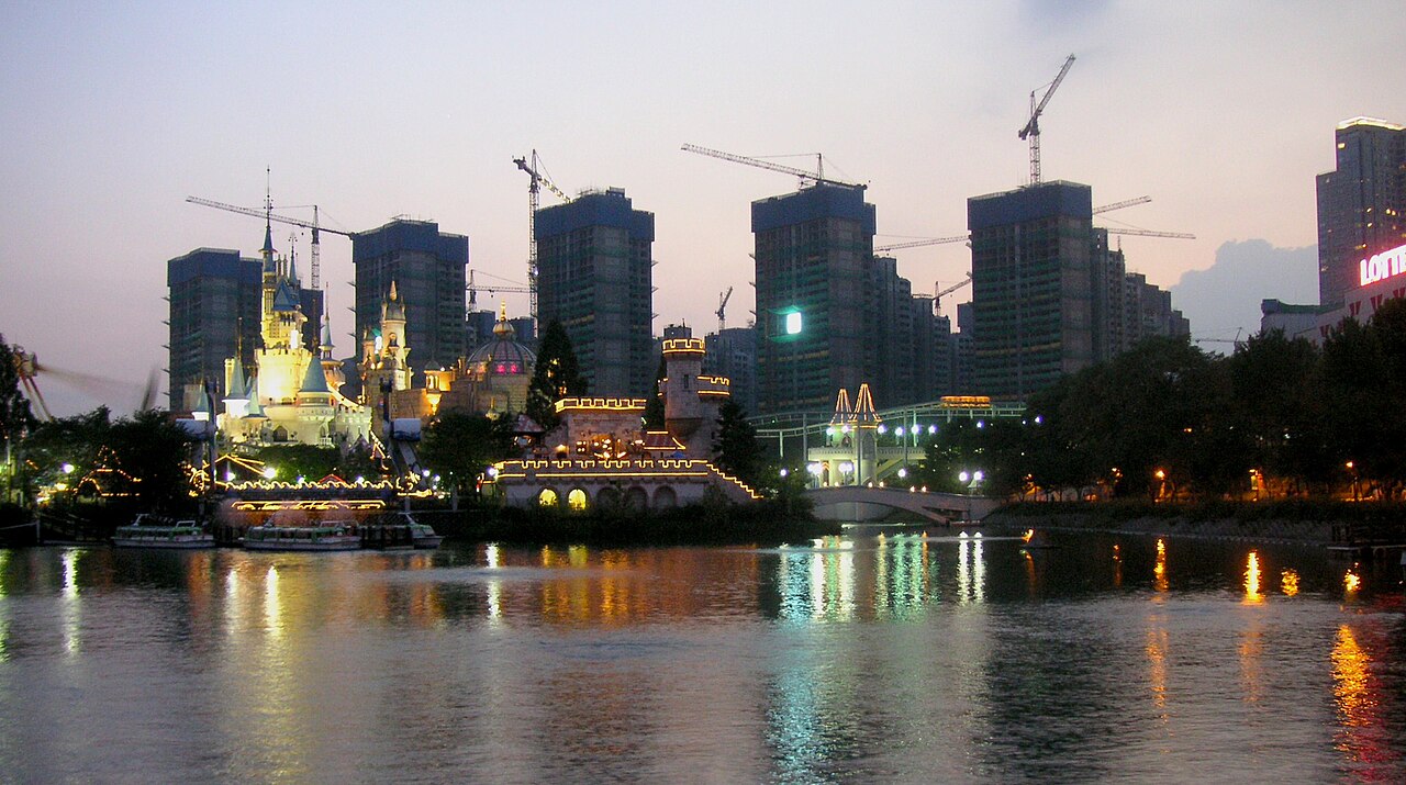 Seokchon Lake Park