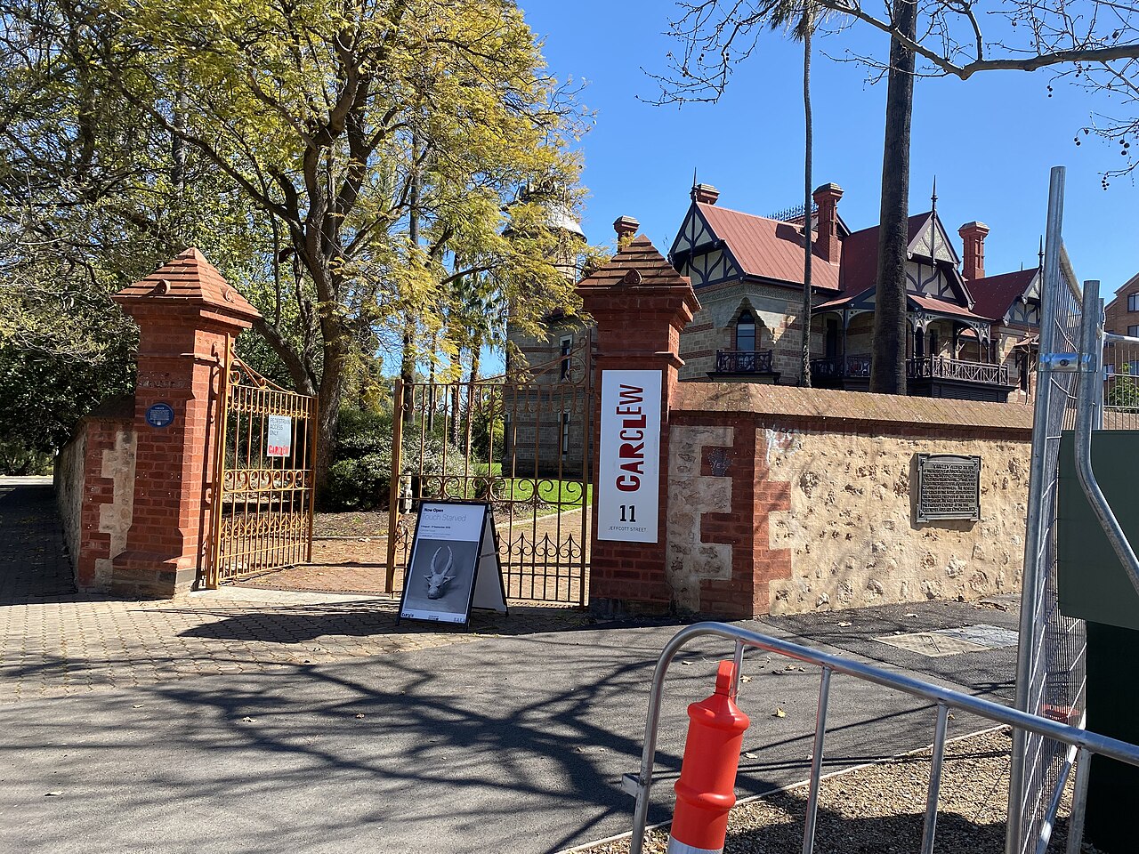 Una fotografia di Montefiore Hill