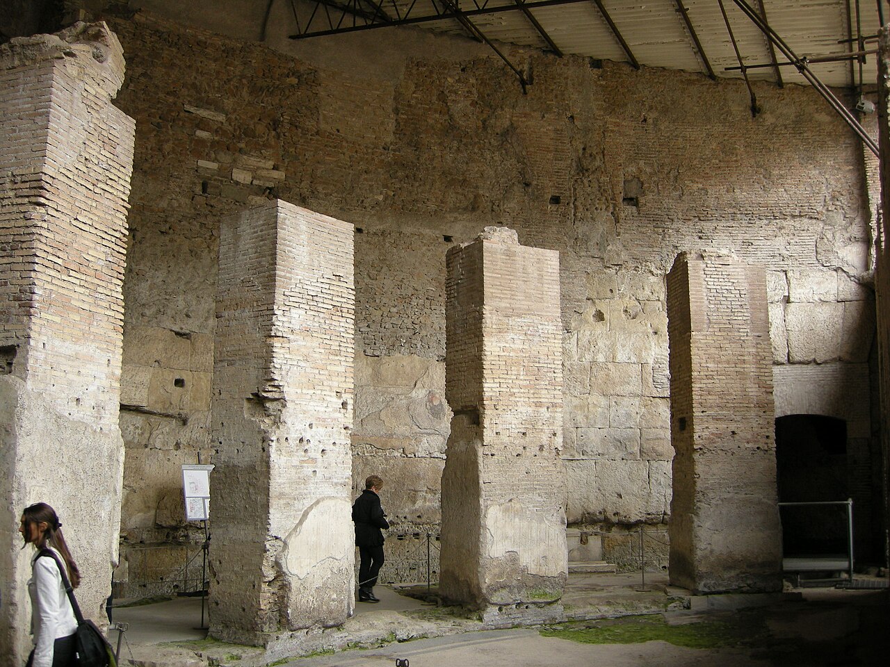 Exedra fotoğrafı